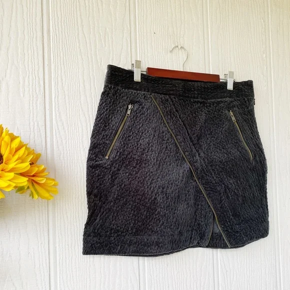 NEW UO Joan Asymmetrical Mini Skirt - Picture 4 of 8